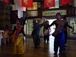 Roni Matilac (left) and Gemely Amar (right) lead the performance at the Museo Pambata. Ronie and Gemely started pangalay training when they were about 4 years old. 